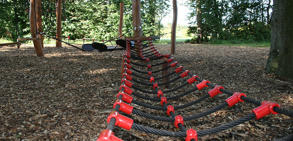 Legepladser i by og i skov